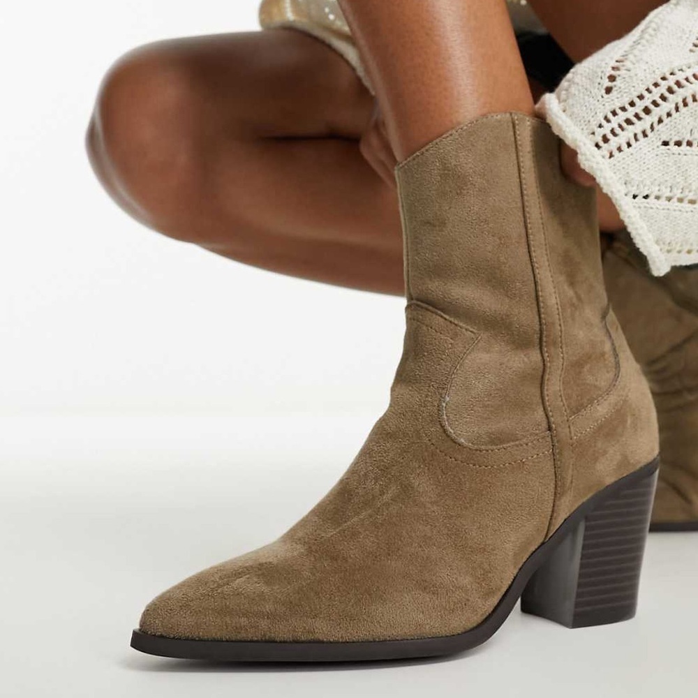 🔥 🆕 ASOS DESIGN Wide Fit Rational heeled western boots in taupe SIZE 11W - Picture 4 of 11